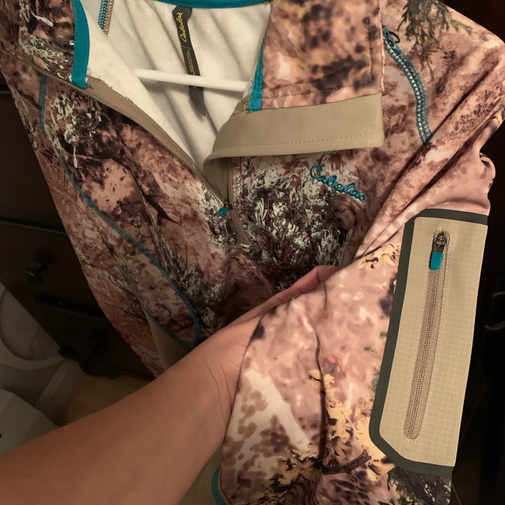 Cabelas active jacket. - Picture 2 of 3